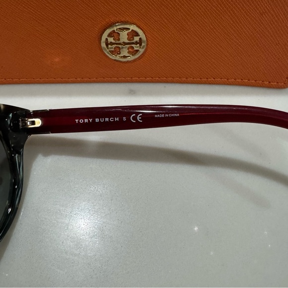 Tory Burch TY7079 Gray Tortoiseshell Round Sunglasses with Gradient Lenses